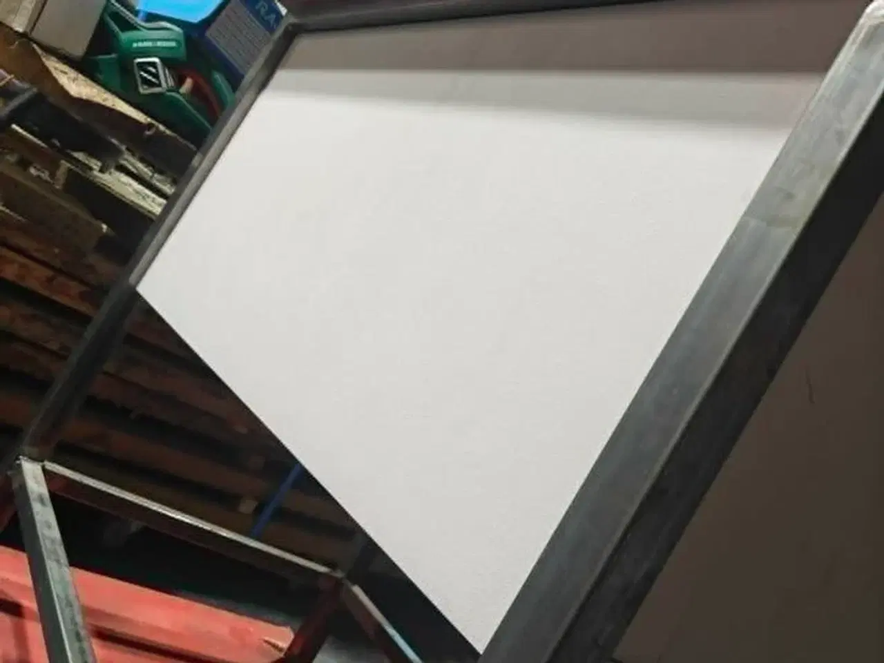 Billede 7 - Puslebord PULSEBORD MED STÅLSTEL. SKUFFER OG TOPPLADE I TRÆ. Mål: 109 x 75 cm. Højde 97 cm.