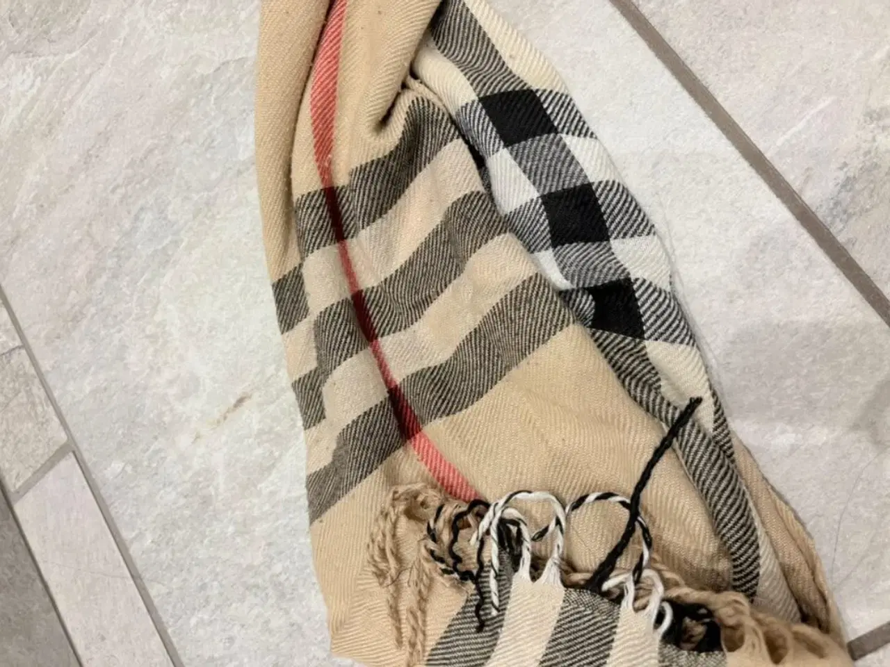 Billede 2 - Flot halstørklæde