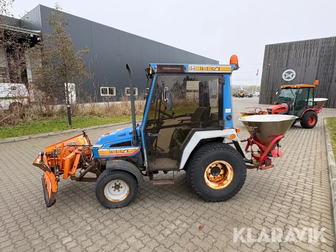 Billede 7 - Kompakttraktor med plov og spreder Iseki