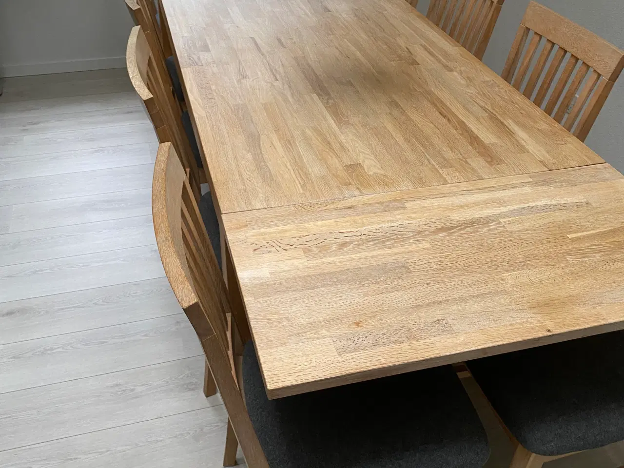 Billede 1 - Spisebord med stole i eg
