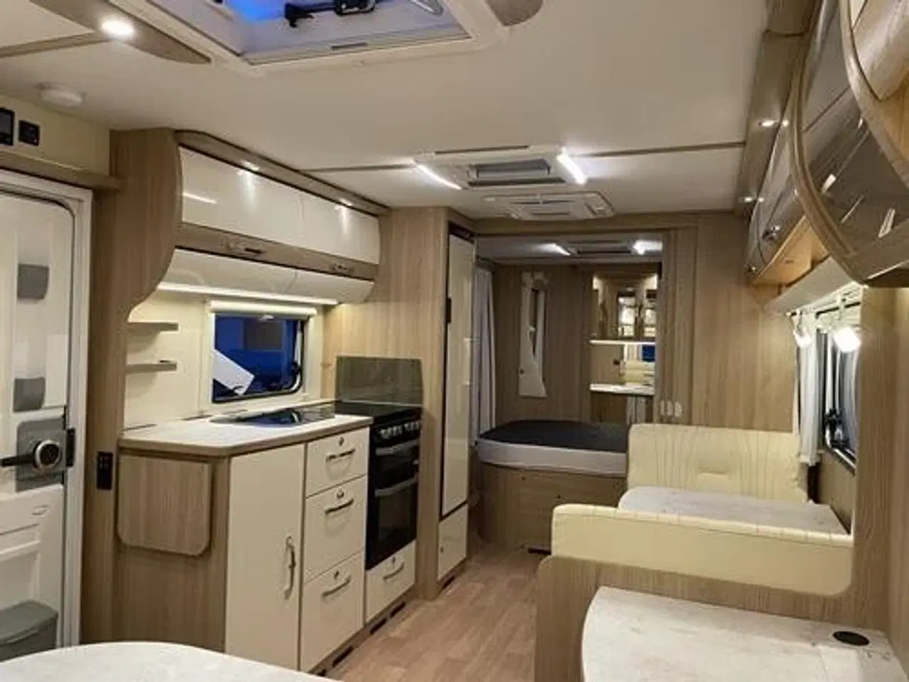 Billede 6 - LMC Exquisit Vip 685 D - Smugkig på Januar Tilbud - Spar 30.000