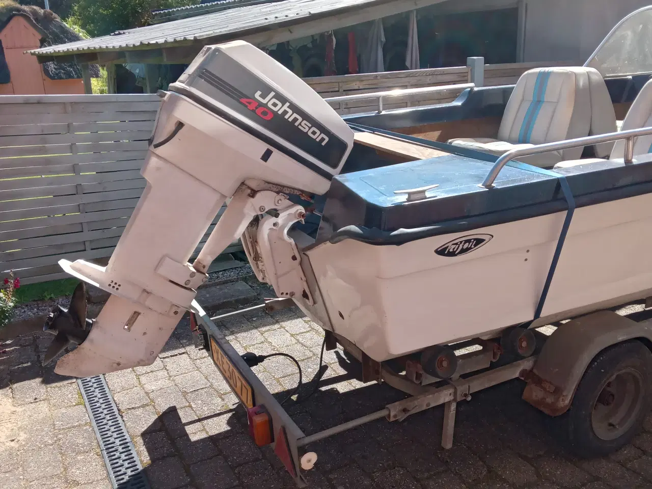 Billede 3 - Båd med dobbelt bund, 40 hk motor og trailer