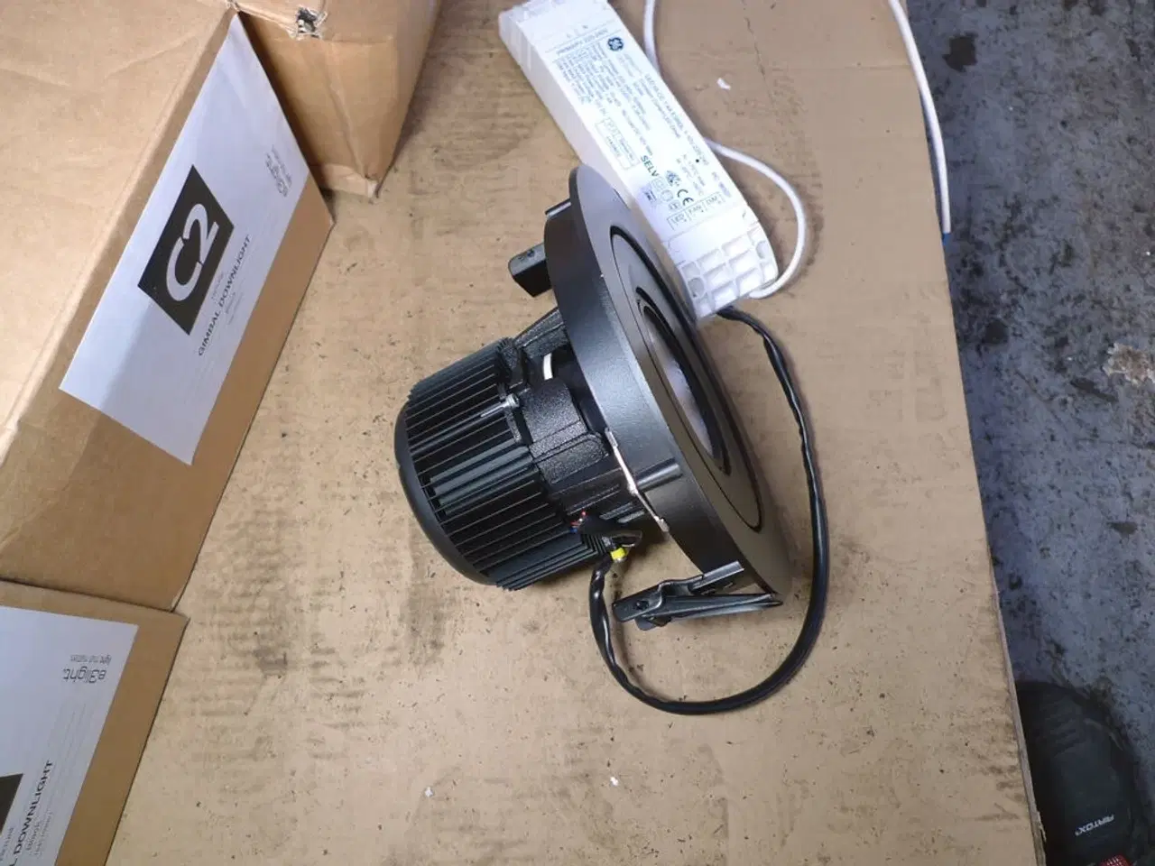 Billede 4 - 2 stk. store LED-indbygningsspots ca. ø-hul 16cm, e3light, Gimbal