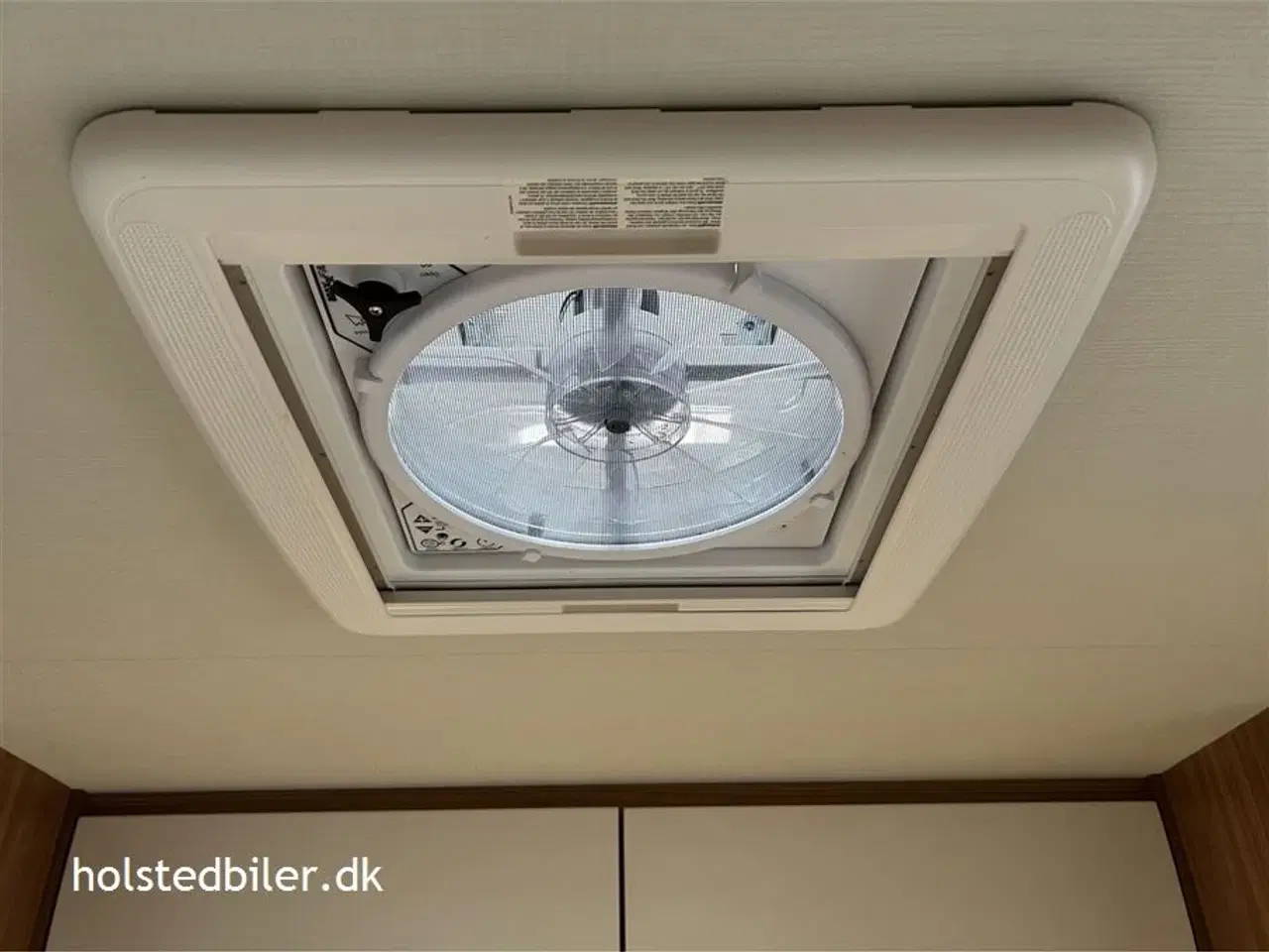 Billede 17 - 2017 - Carado T 449 Perfect 10   Automatgear, queensbed og udstyr.