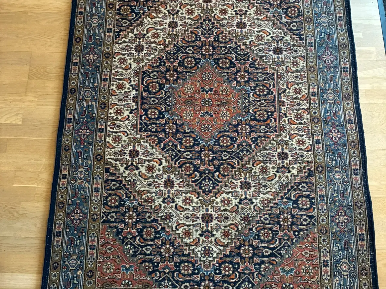 Billede 2 - Persisk tæppe i flerfarvet mønster 