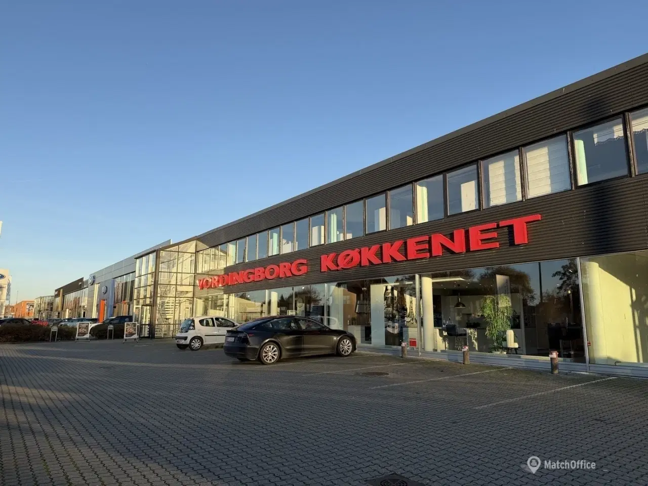 Billede 8 - Pæn & indbydende butik/showroom med stor synlighed