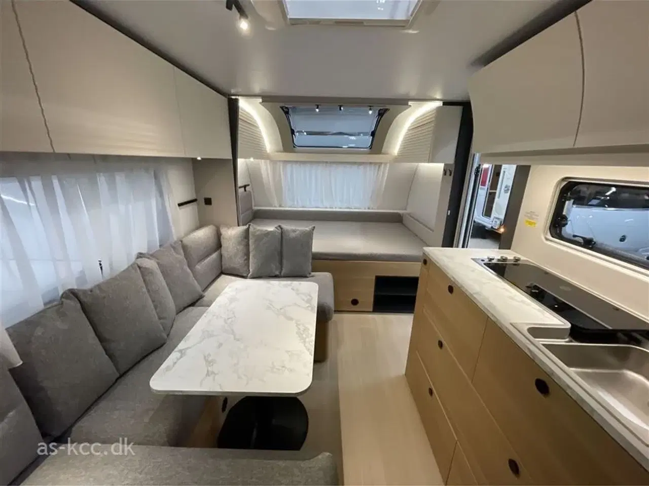 Billede 11 - 2026 - Adria Adora 573 PT   Adria Adora 573 PT Nyhed årg. 2026  6/7 sovepladser. 2000 kg totalvægt kan vejes ned.