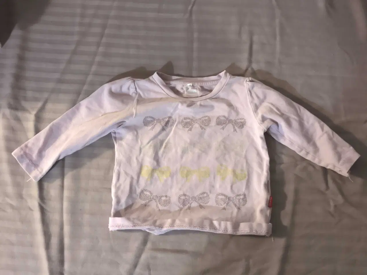 Billede 1 - MINI lilla trøje, størrelse 86