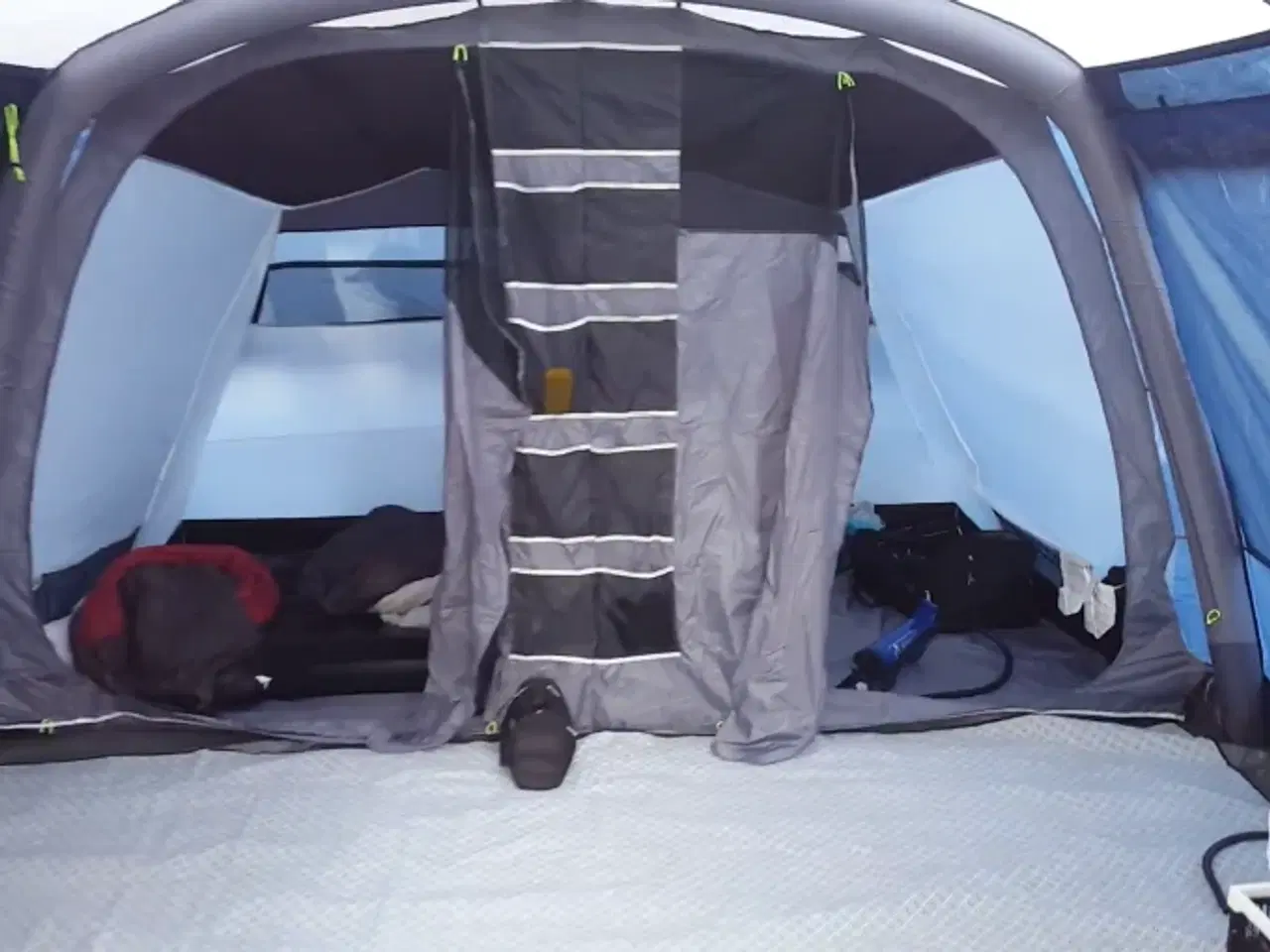 Billede 2 - Outwell Flagstaff 6A lufttelt med tæppe og shelter