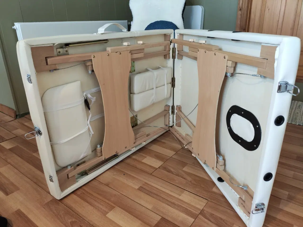 Billede 6 - Transportabel massage behandlerbriks i flot stand