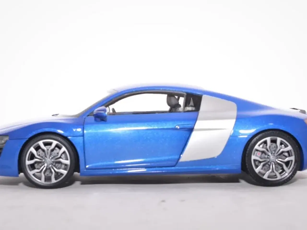 Billede 3 - 1:18 Audi R8 5.2 V10 FSI Quattro 