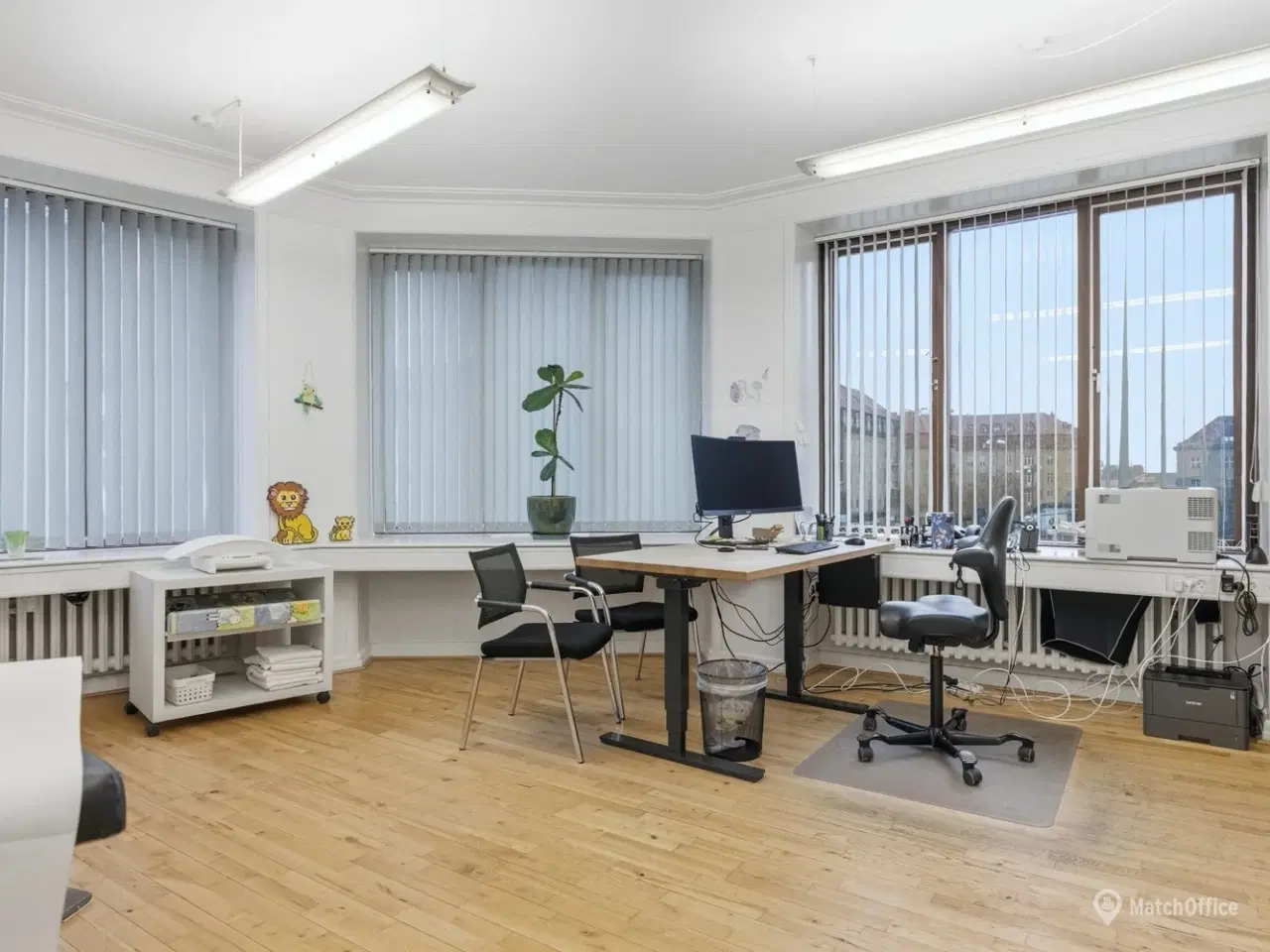 Billede 8 - Lyse kliniklokaler med central placering