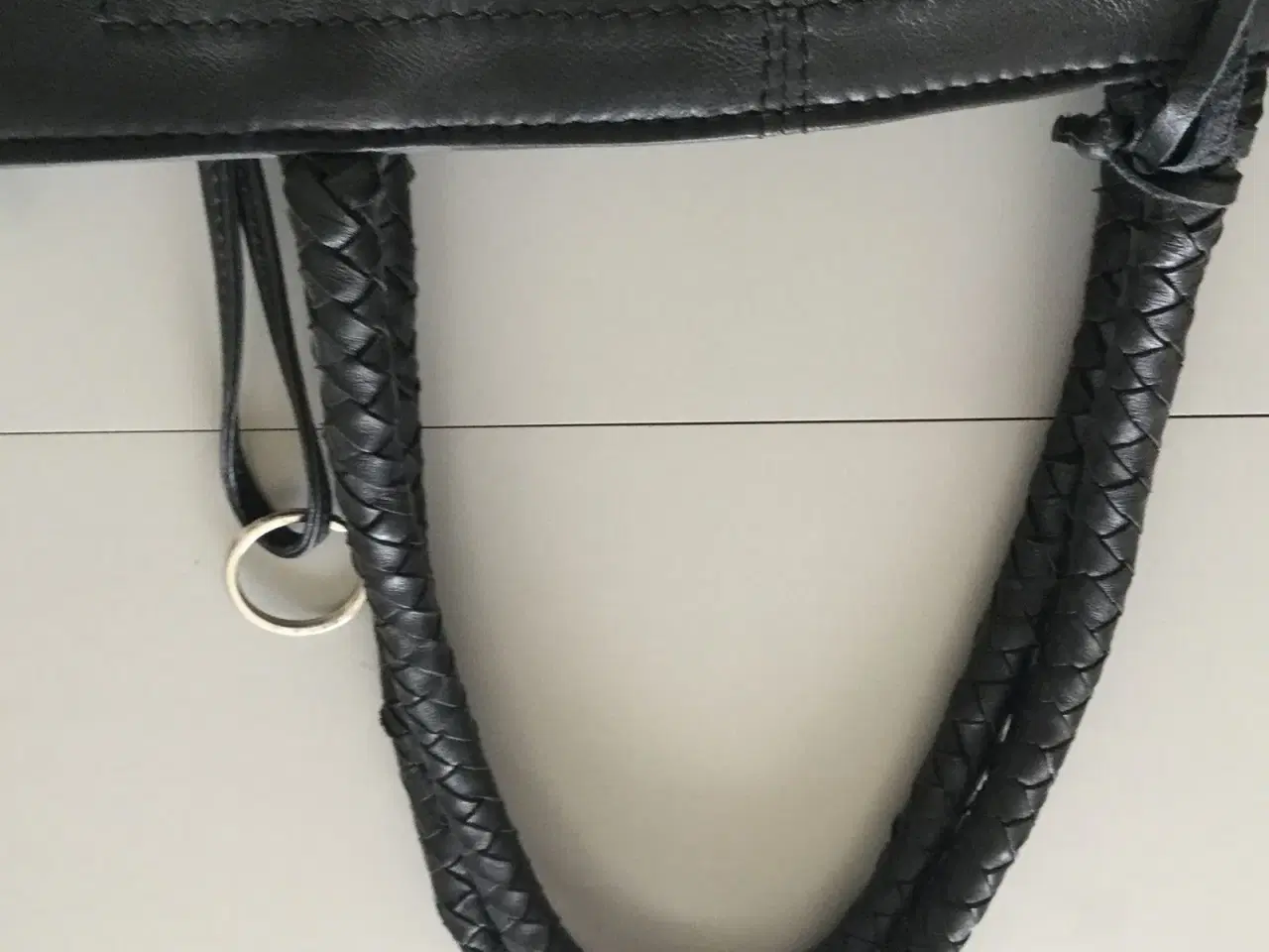 Billede 3 - Håndtaske i sort skind lækker kvalitet