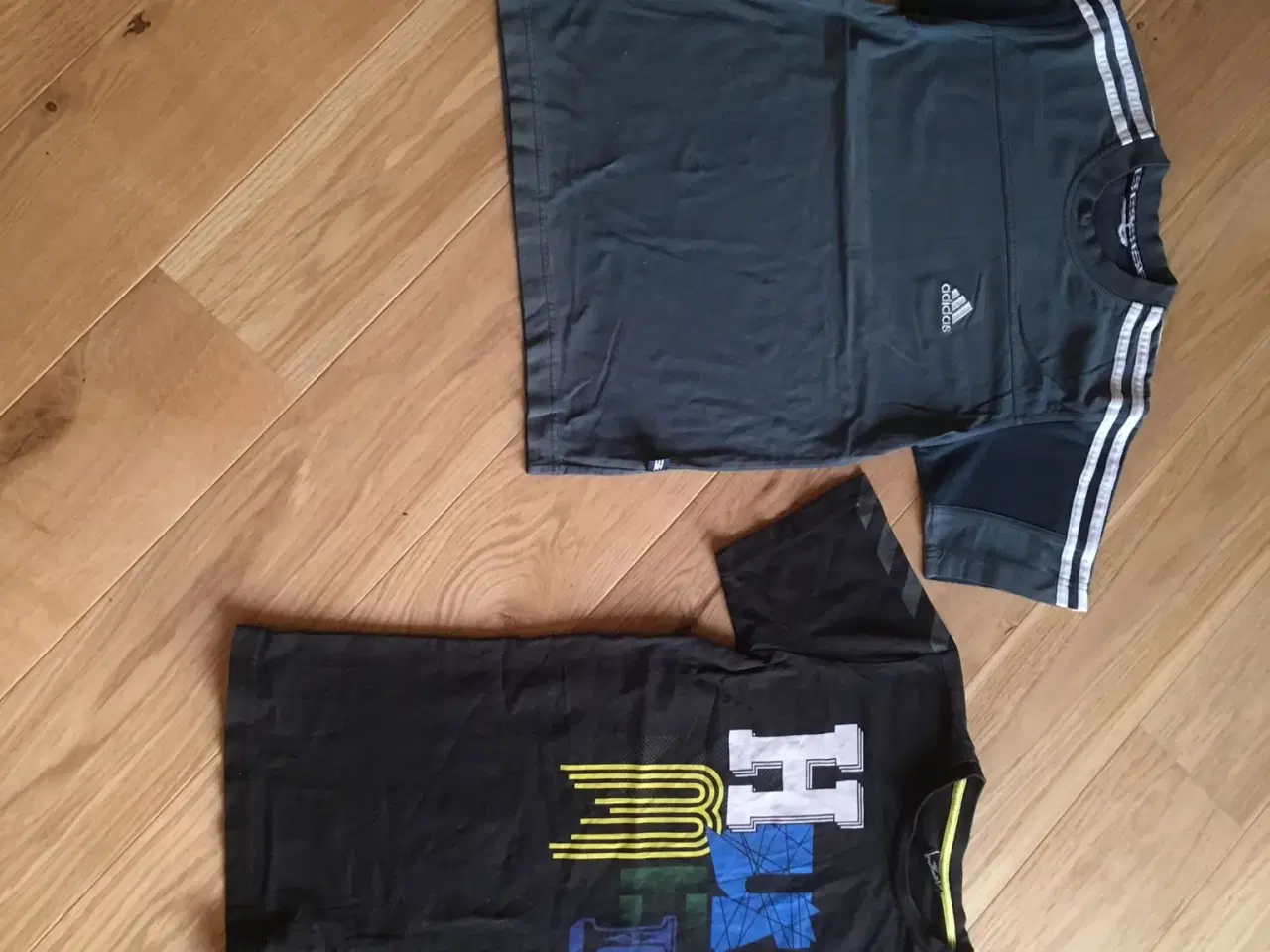 Billede 1 - T-shirts Adidas og Hummel