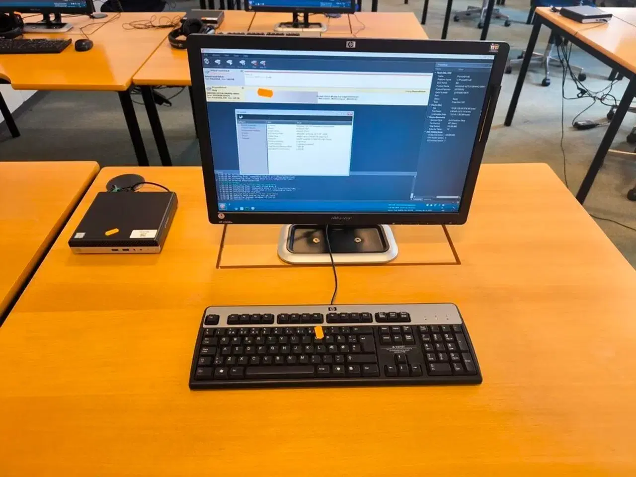 Billede 1 - Skærm 22" m. tastatur HP L2206w (PC medfølger ikke)