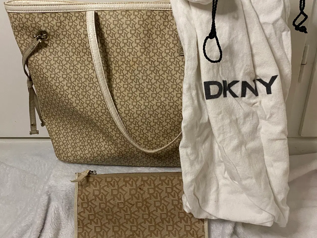 Billede 19 - DKNY shopper + makeup pung