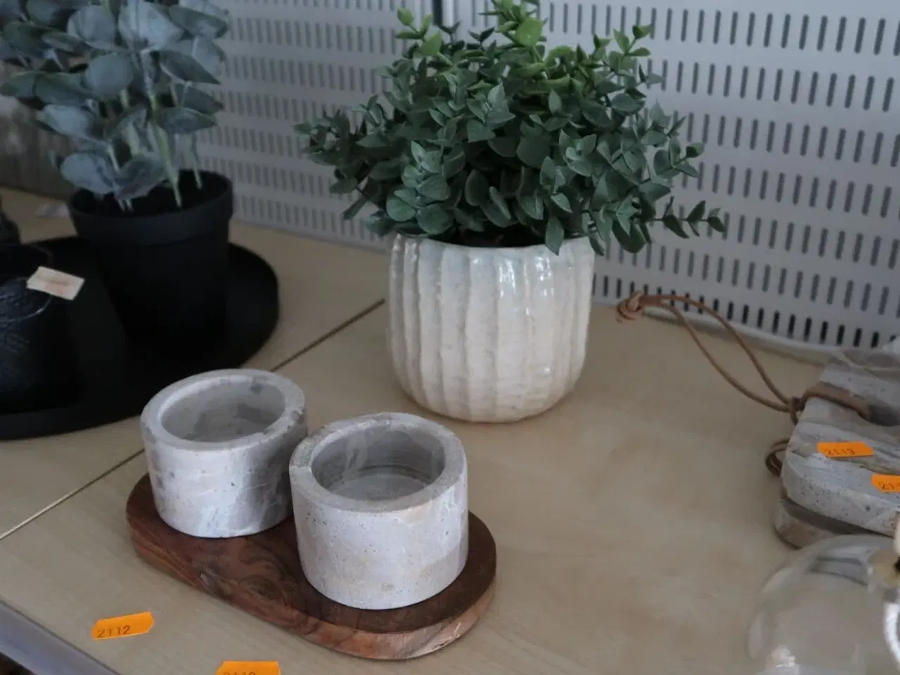 Billede 1 - Lysestage samt vase med kunstig plante
