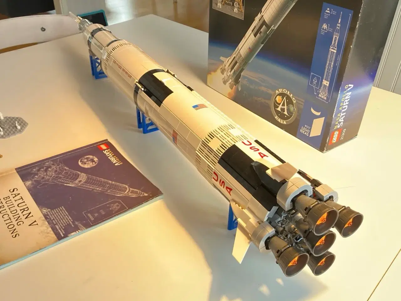 Billede 2 - Lego Saturn V rumraket 21309