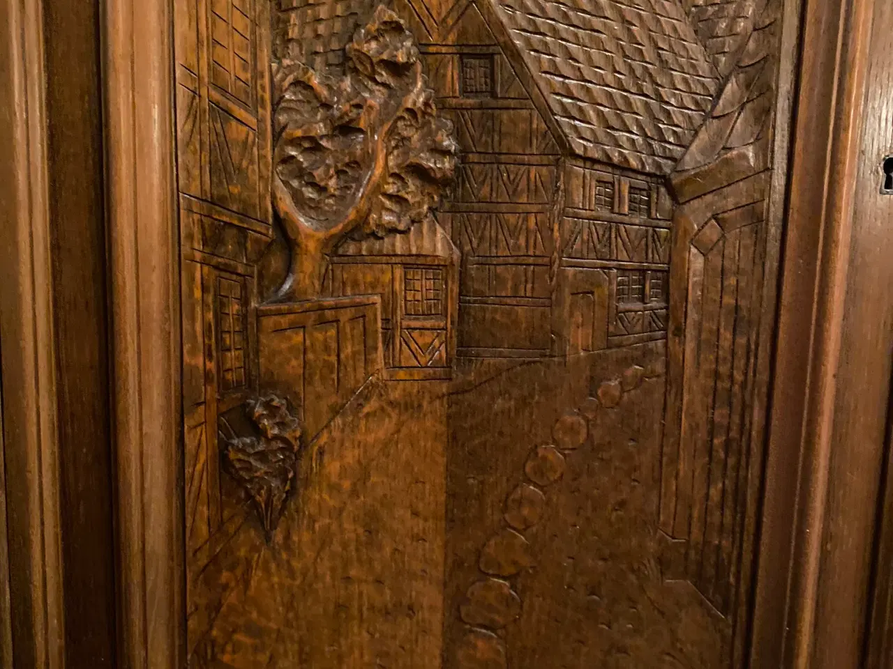 Billede 4 - Dækketøjskab