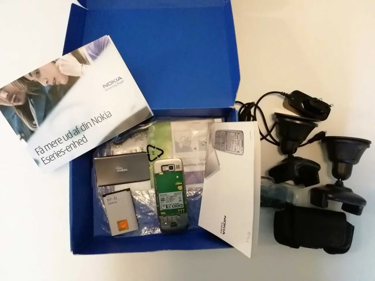 Billede 1 - Nokia E52 i god stand og med ekstra tilbehør 