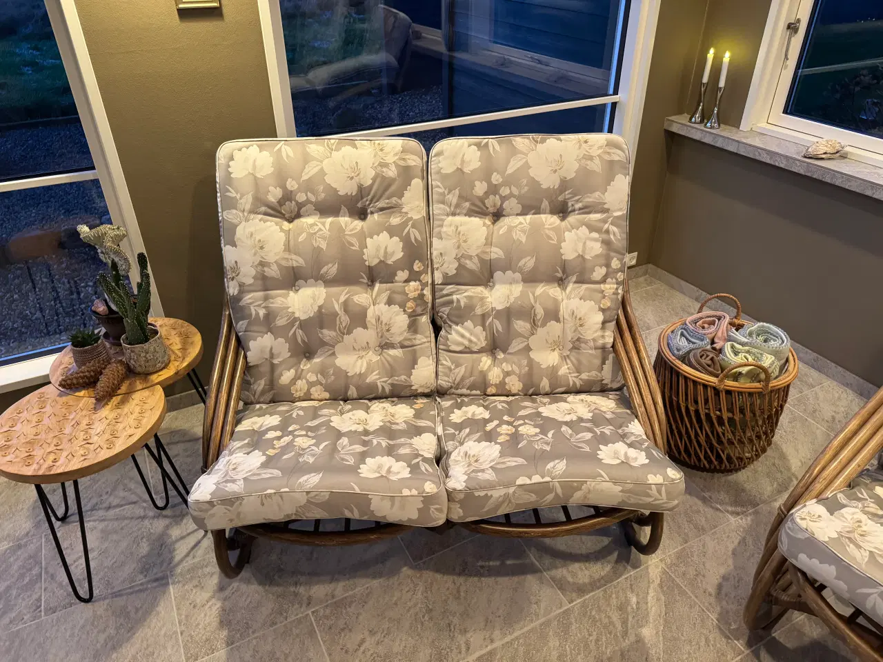 Billede 3 - 2 Pers. Sofa. Og 2 stk stole