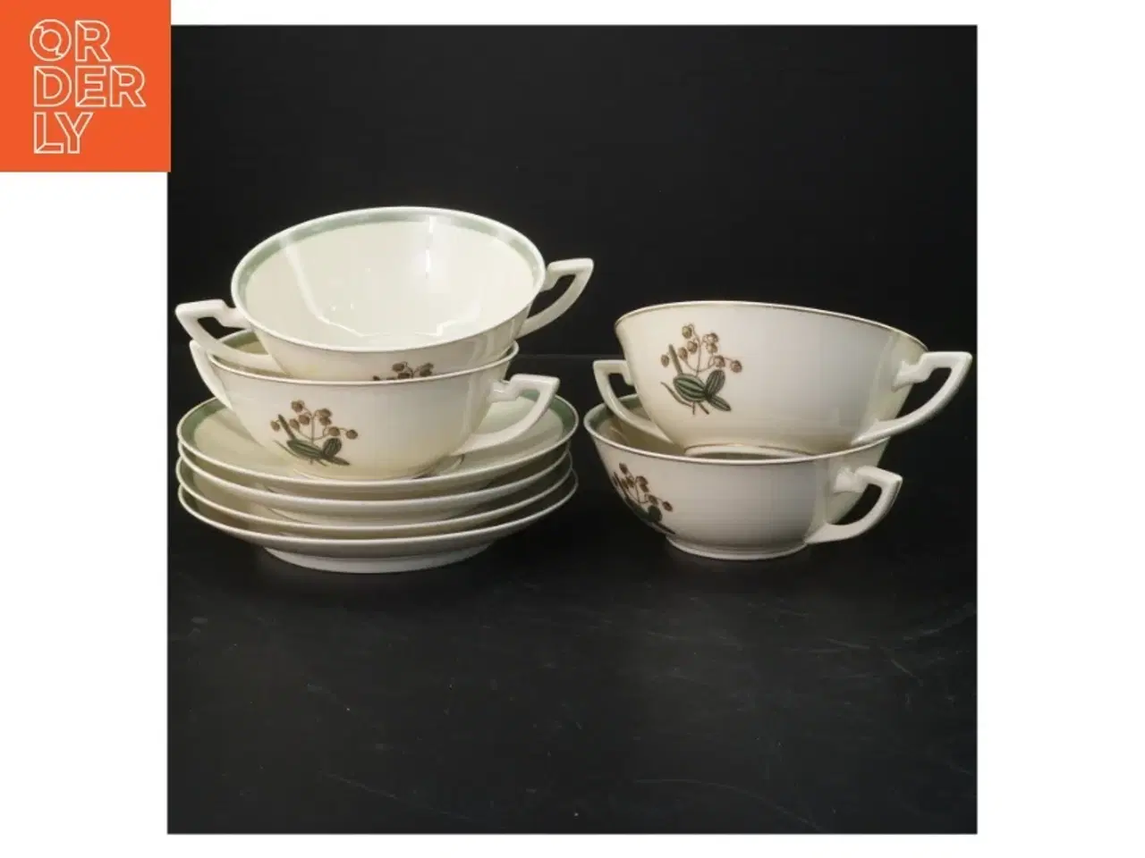 Billede 1 - 4 suppeteriner fra Royal Copenhagen (str. Kop ø, 13 cm. underkop. ø. 17 cm. 4 z)