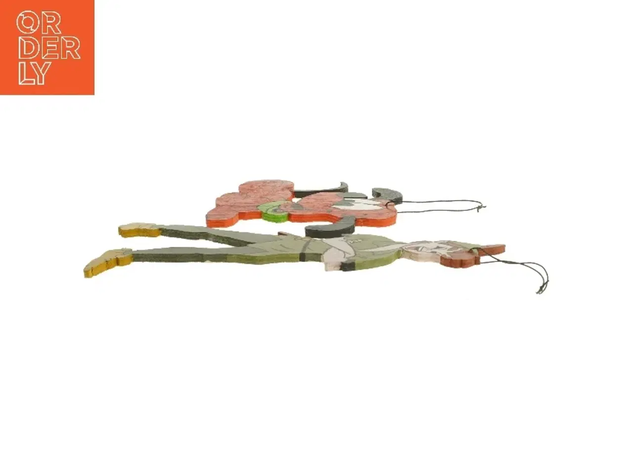 Billede 2 - Træfigurer, håndlavede, af Peter Pan og hund (str. 27 og 14 cm)