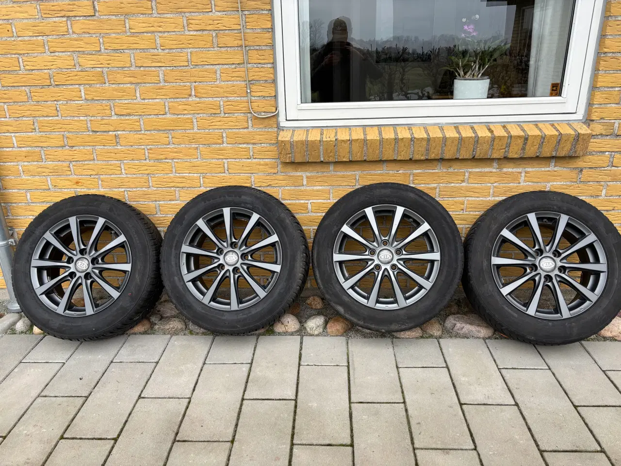 Billede 2 - 16” alufælge med helårsdæk til Kia Niro og andre