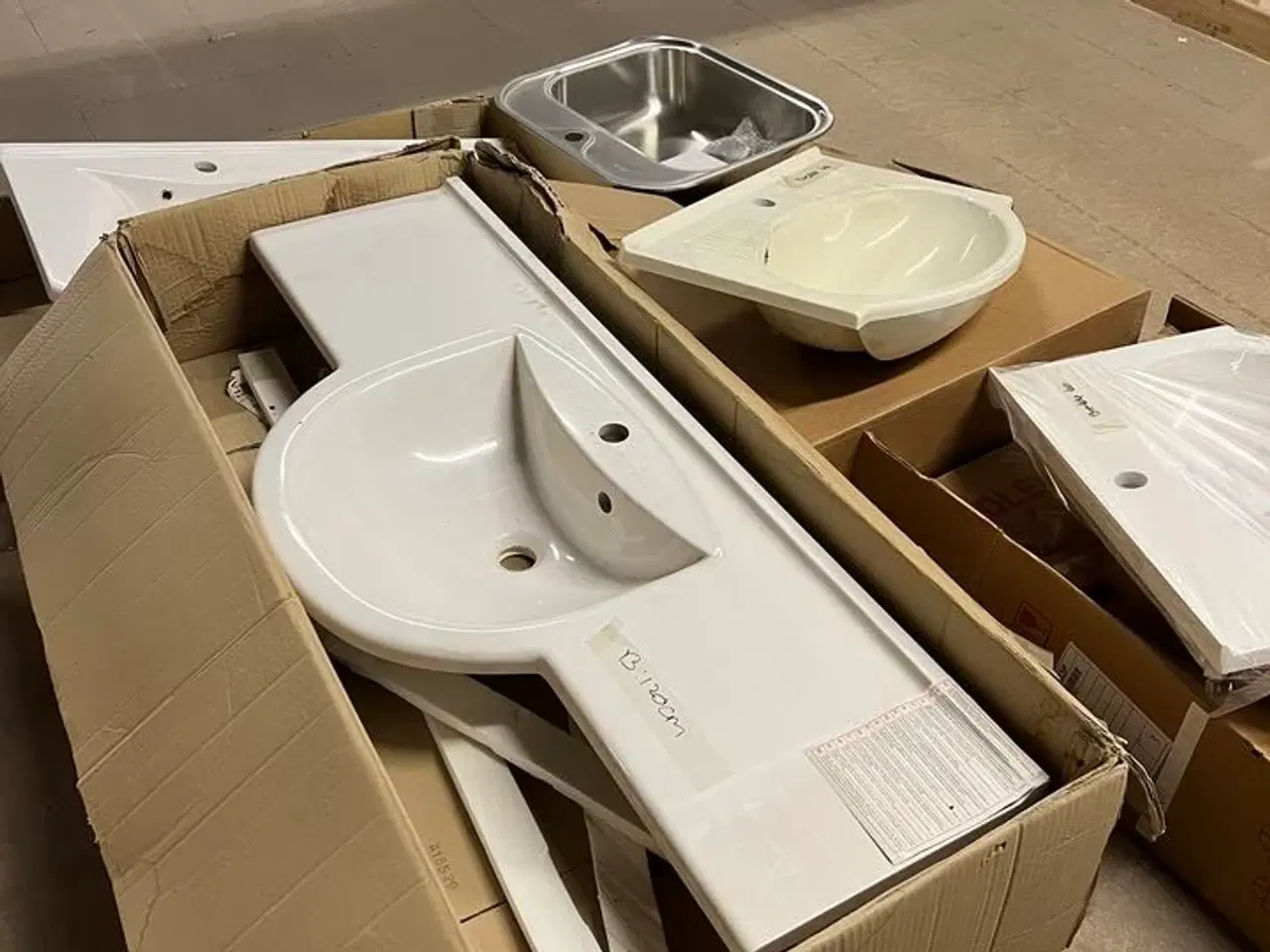 Billede 5 - 4 stk. Vaske til badeværelse og 1 stk. Stålvask