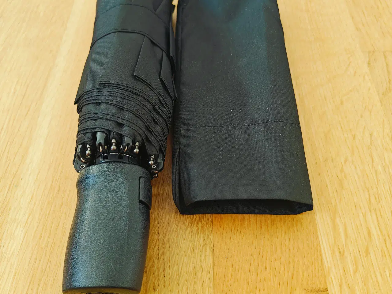 Billede 2 - Original Skoda Paraply til fordøren ny.