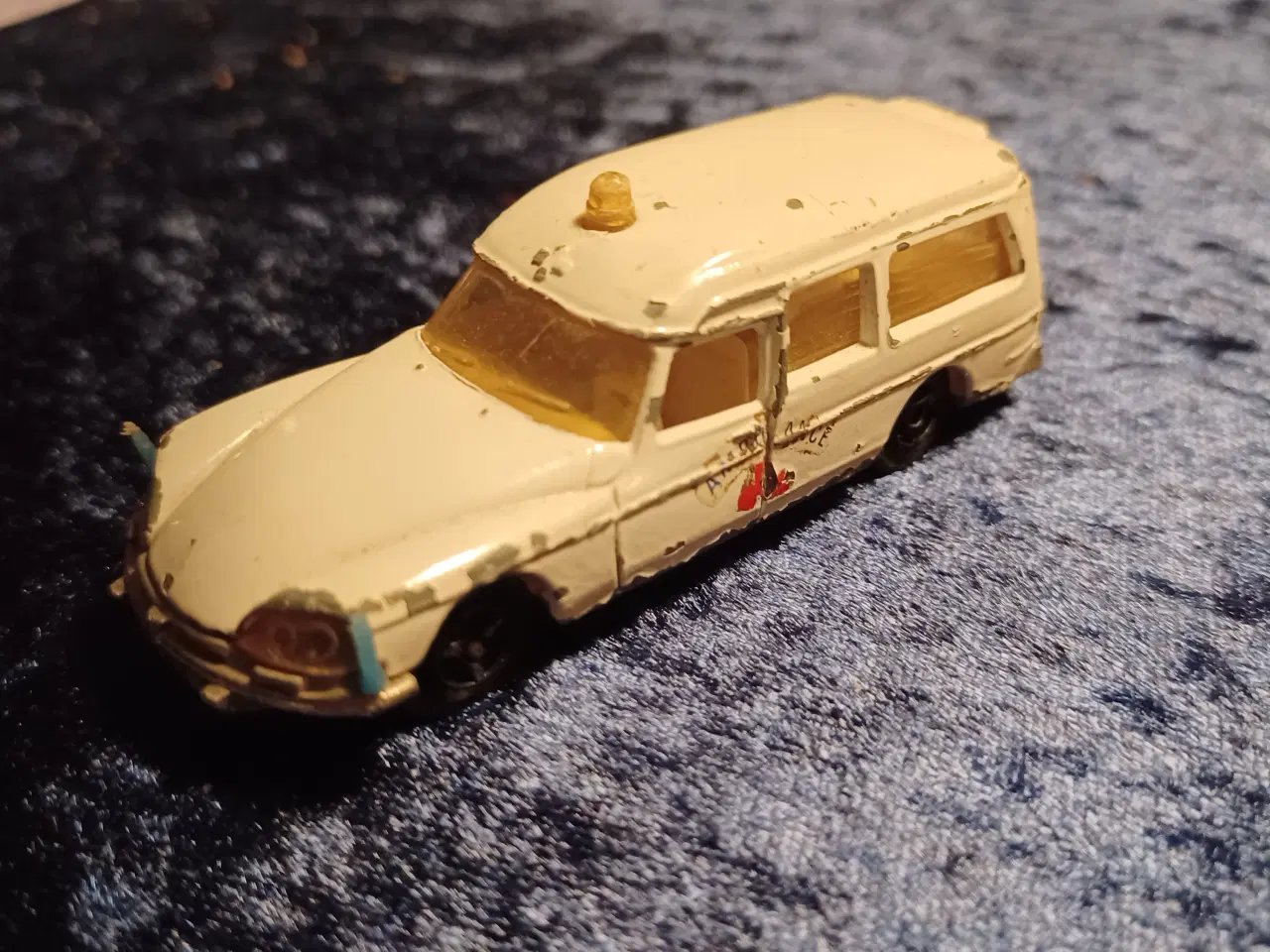 Billede 1 - Majorette Ambulance 206