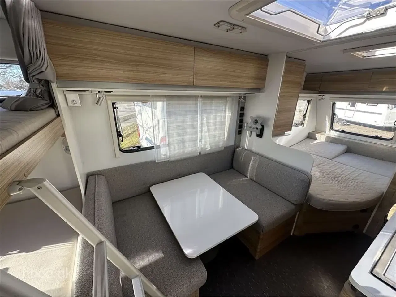 Billede 4 - 2019 - Adria Altea 472 PK Adria Altea 472 PK (2019) – Let familievogn med køjer og Ventura fortelt