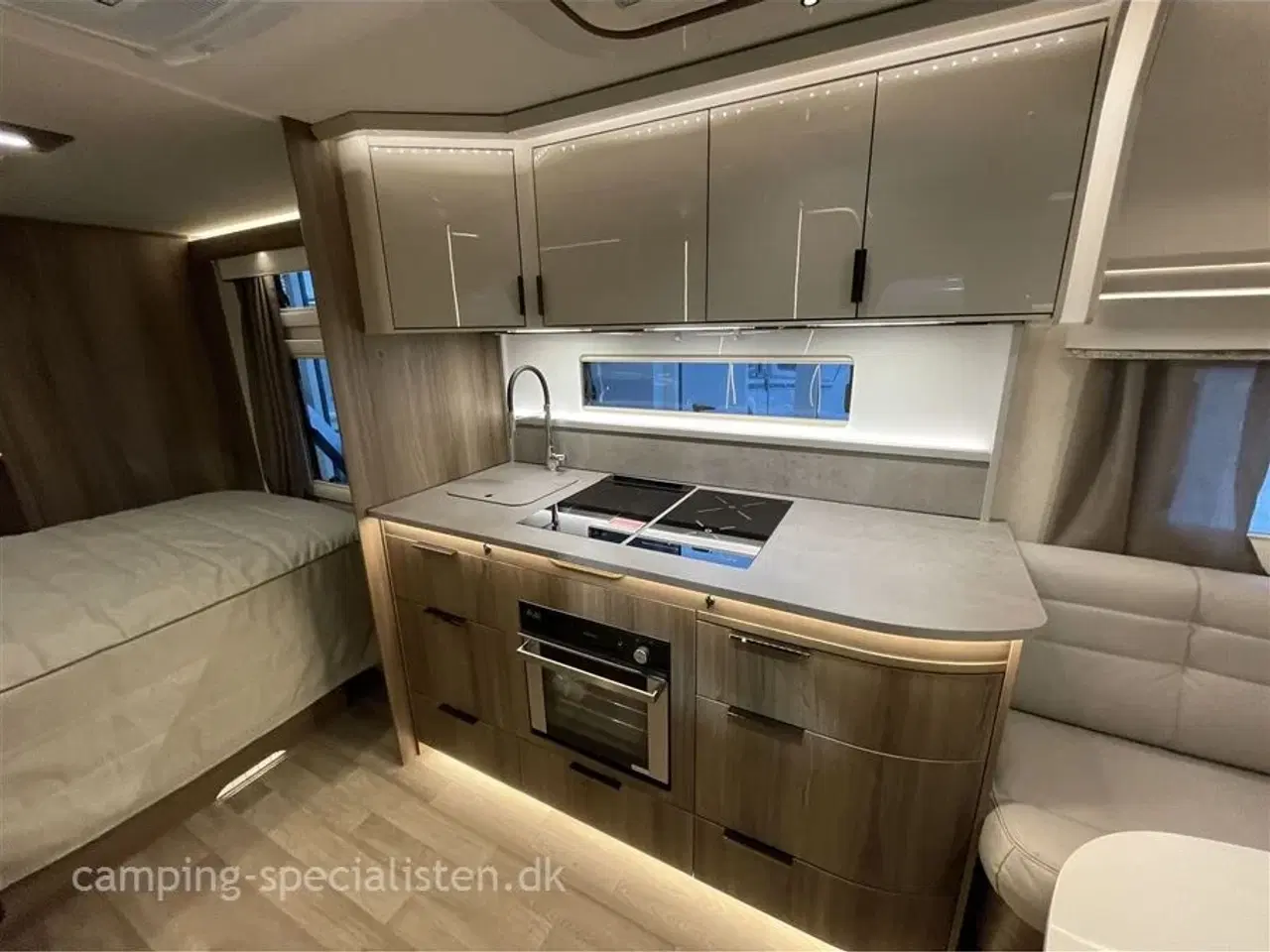 Billede 10 - 2026 - Kabe Imperial 630 TDL E8 Kabe Imperial 630 TDL E8 KS spejlvendt model 2026 kan nu opleves hos Camping-Specialisten