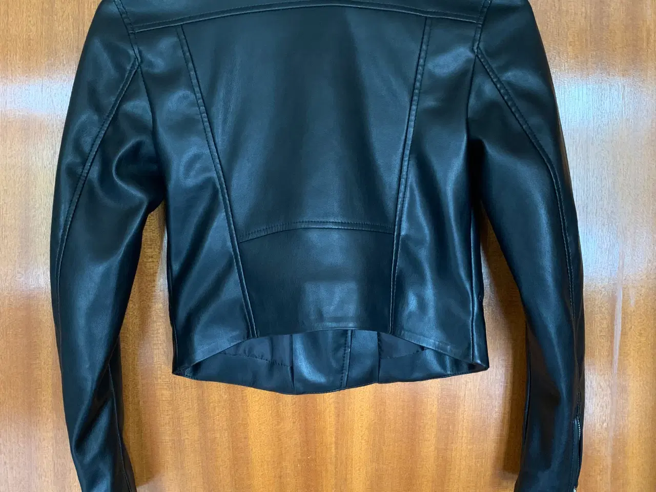 Billede 3 - Jakke str. 34 i læder look