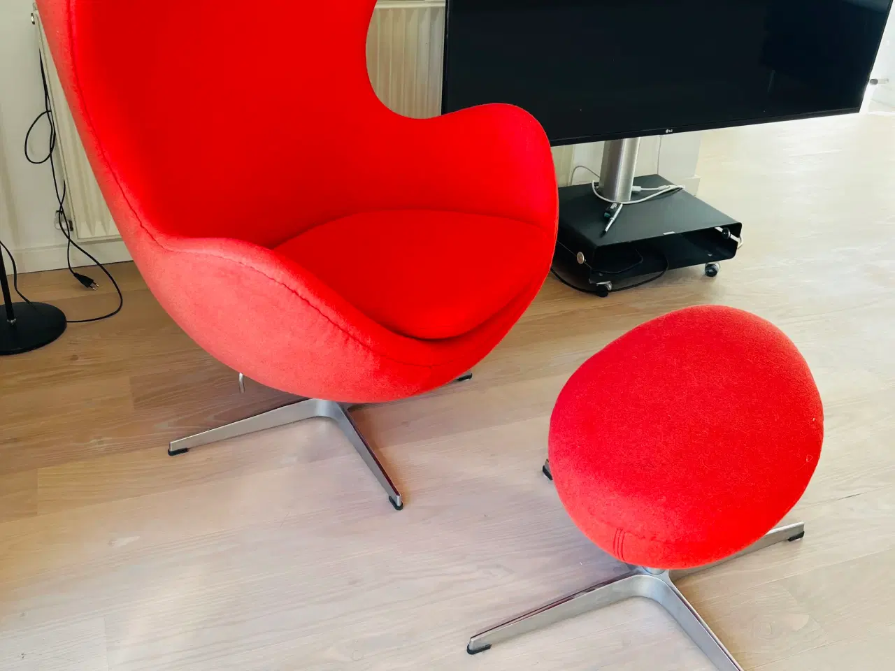 Billede 2 - Replica Arne Jacobsen Ægget m/skammel