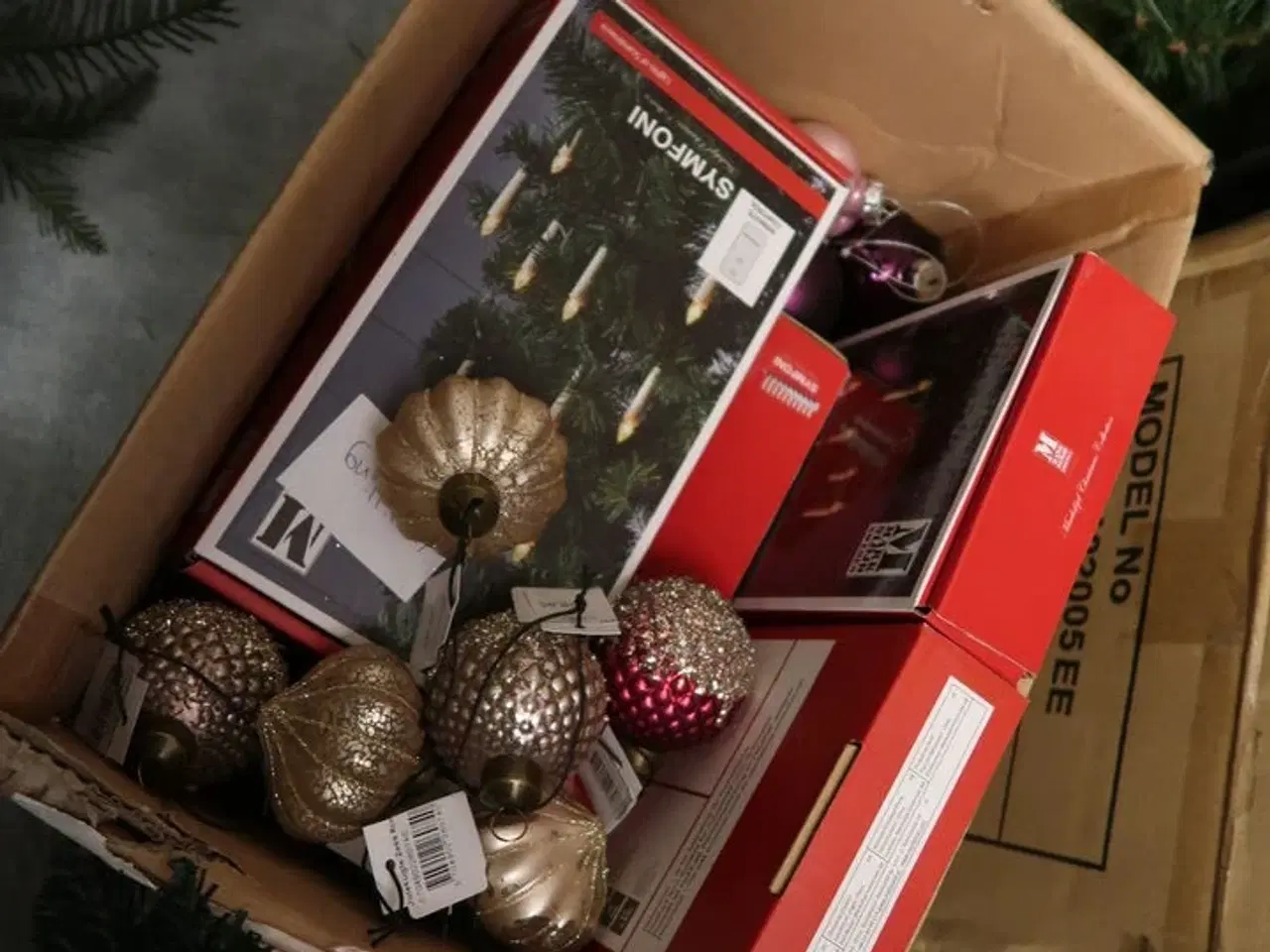 Billede 2 - Div. Julepynt samt kunstige planter