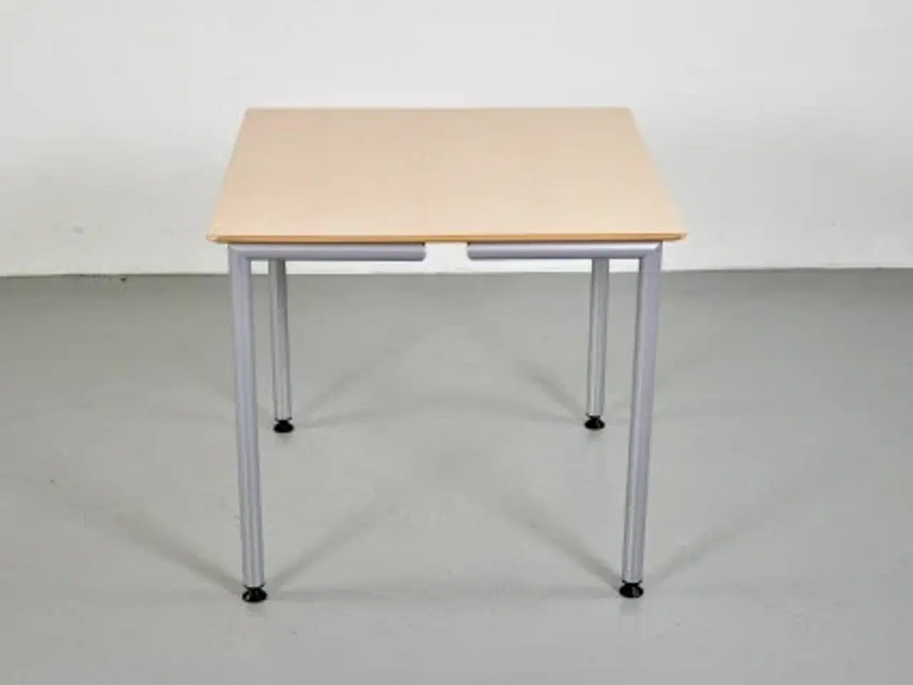 Billede 2 - Randers radius kantinebord med birkelaminat og stoleophæng