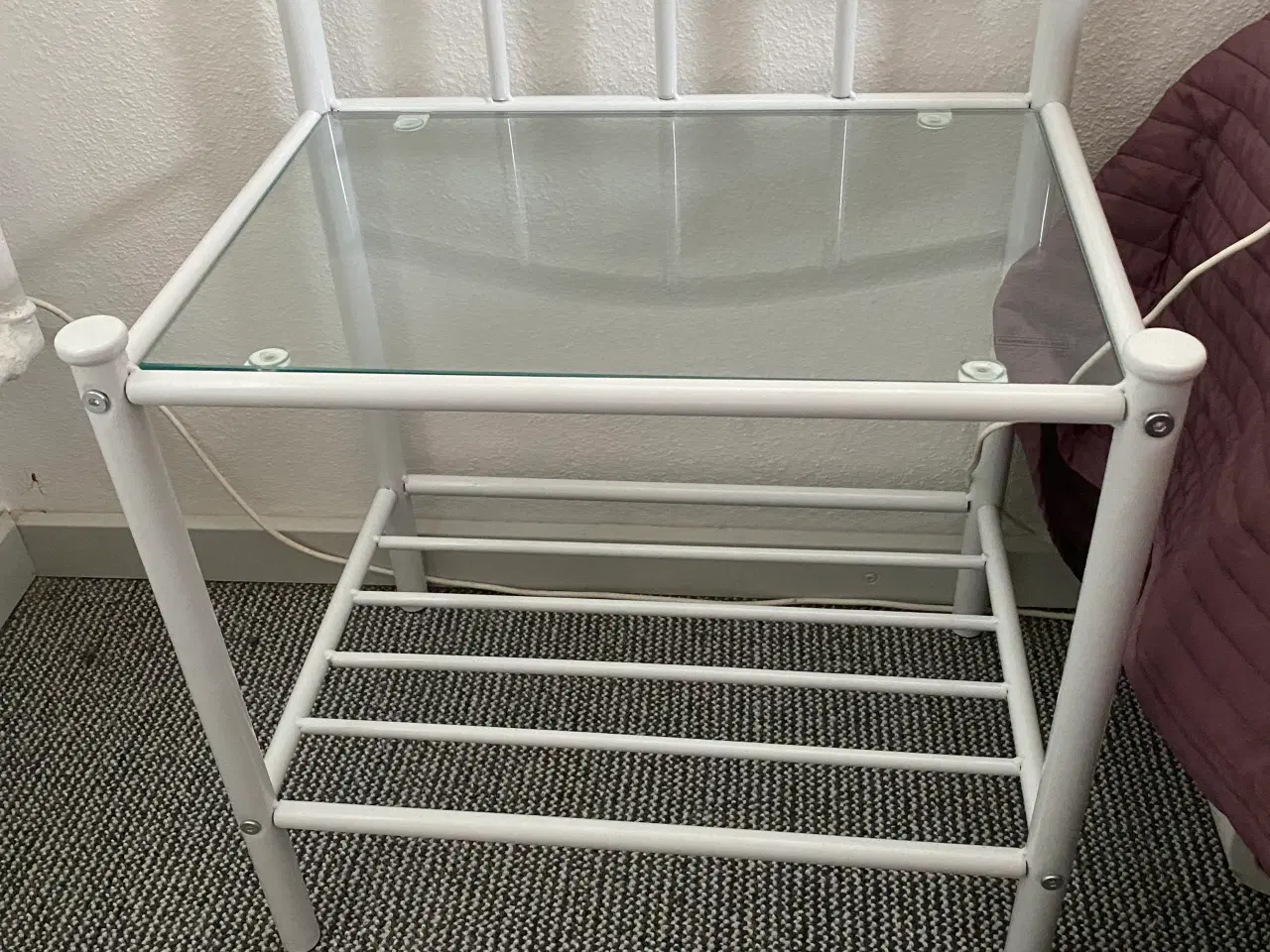 Billede 2 - Sengebord - hvidt metalstel med glasplade - 3 stk