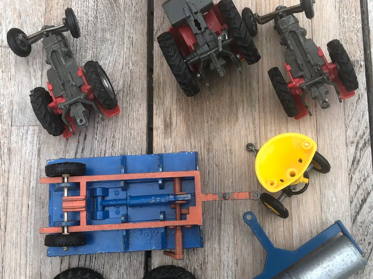 Billede 4 - BRITAINS...3 MASSEY FERGUSON og REDSKABER