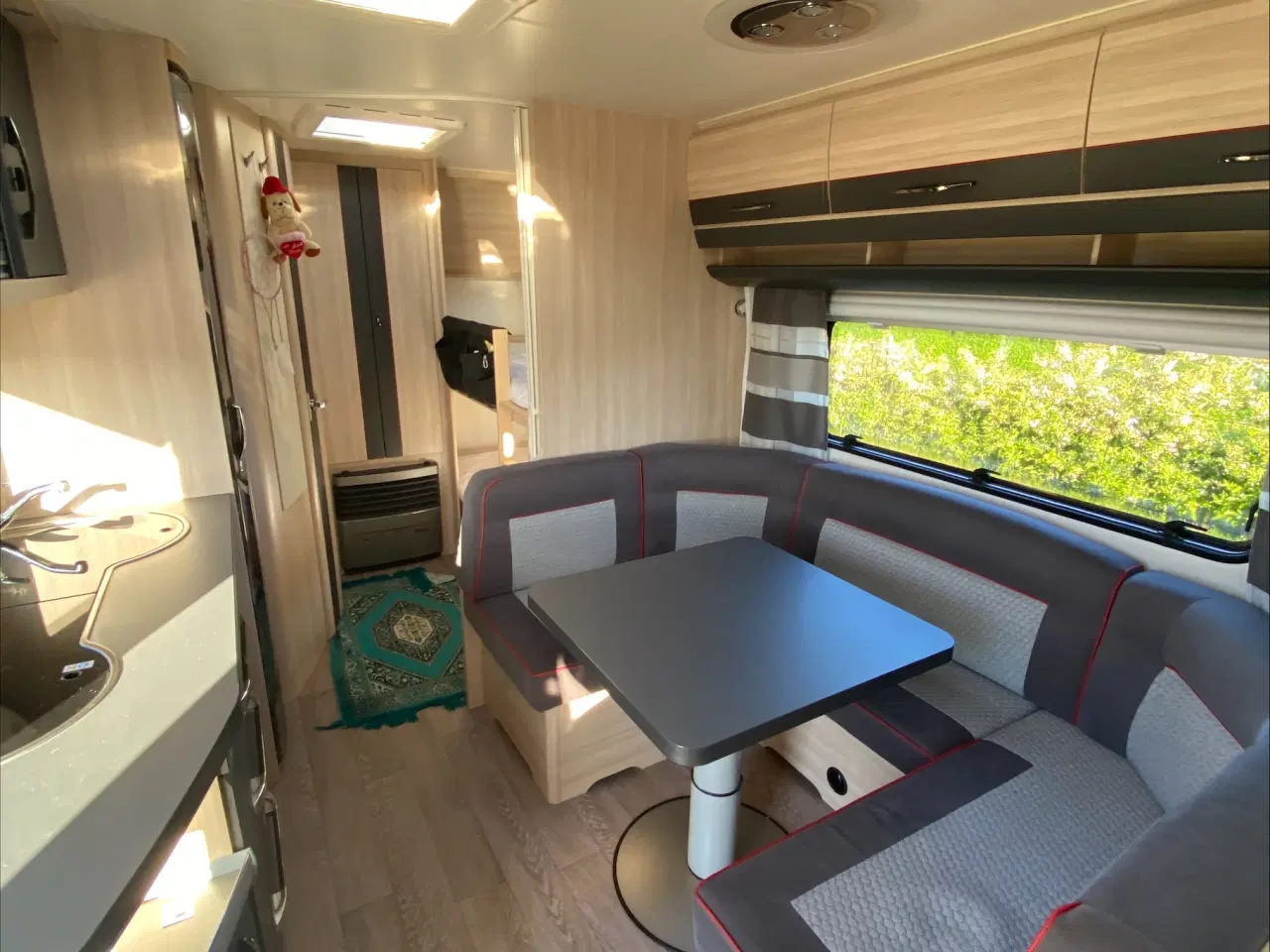 Billede 3 - Hobby De Luxe 545 KMF – velholdt familievogn