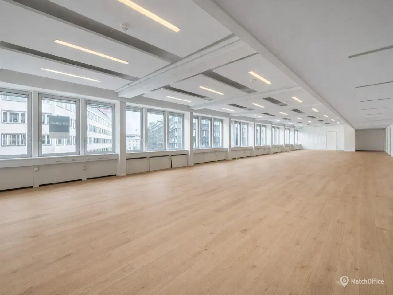 Billede 3 - Centralt og lyst kontorlejemål 50 meter fra metro