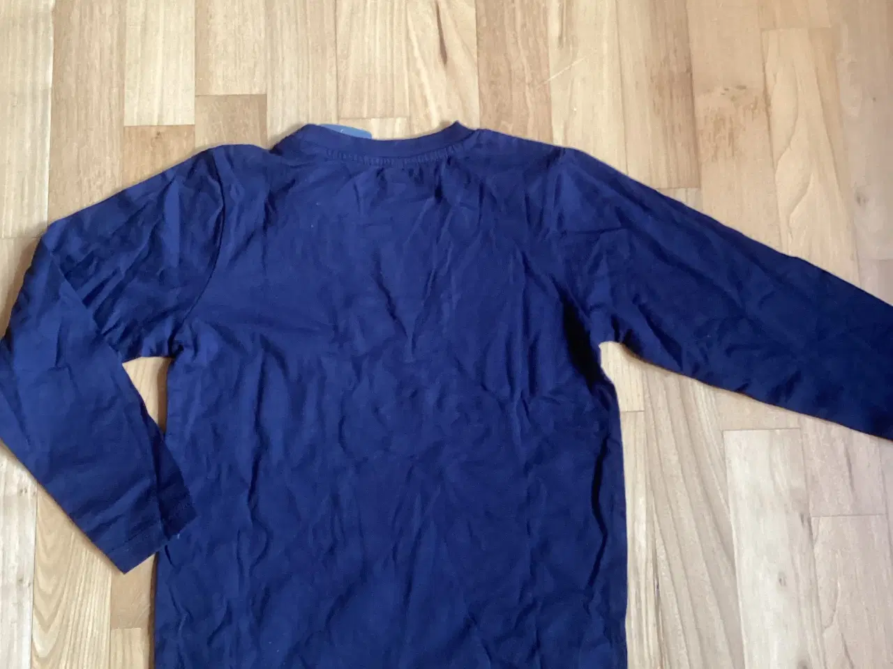 Billede 2 - Mørkeblå bluse