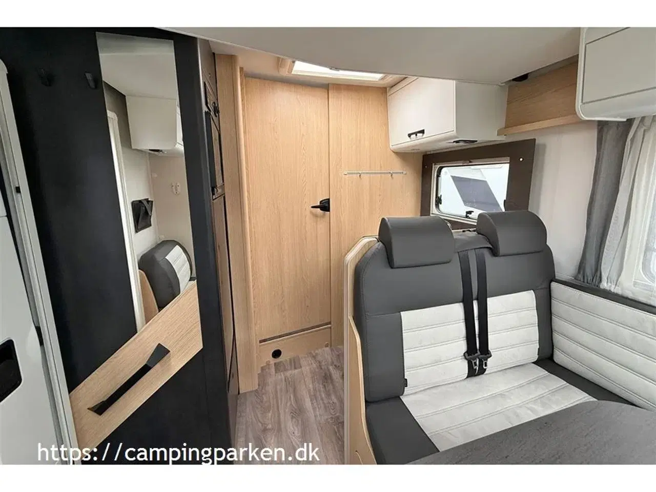 Billede 9 - 2023 - SunLight   Nyere brugt Sunlight T68 Adventure med sænkeseng, enkeltsenge og 165hk motor