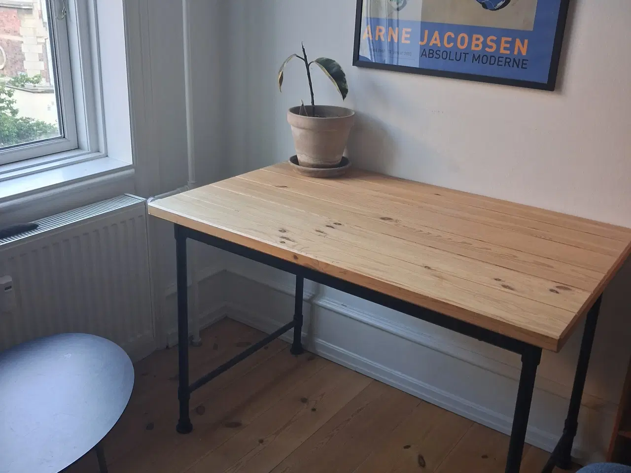 Billede 1 - Skrivebord i træ