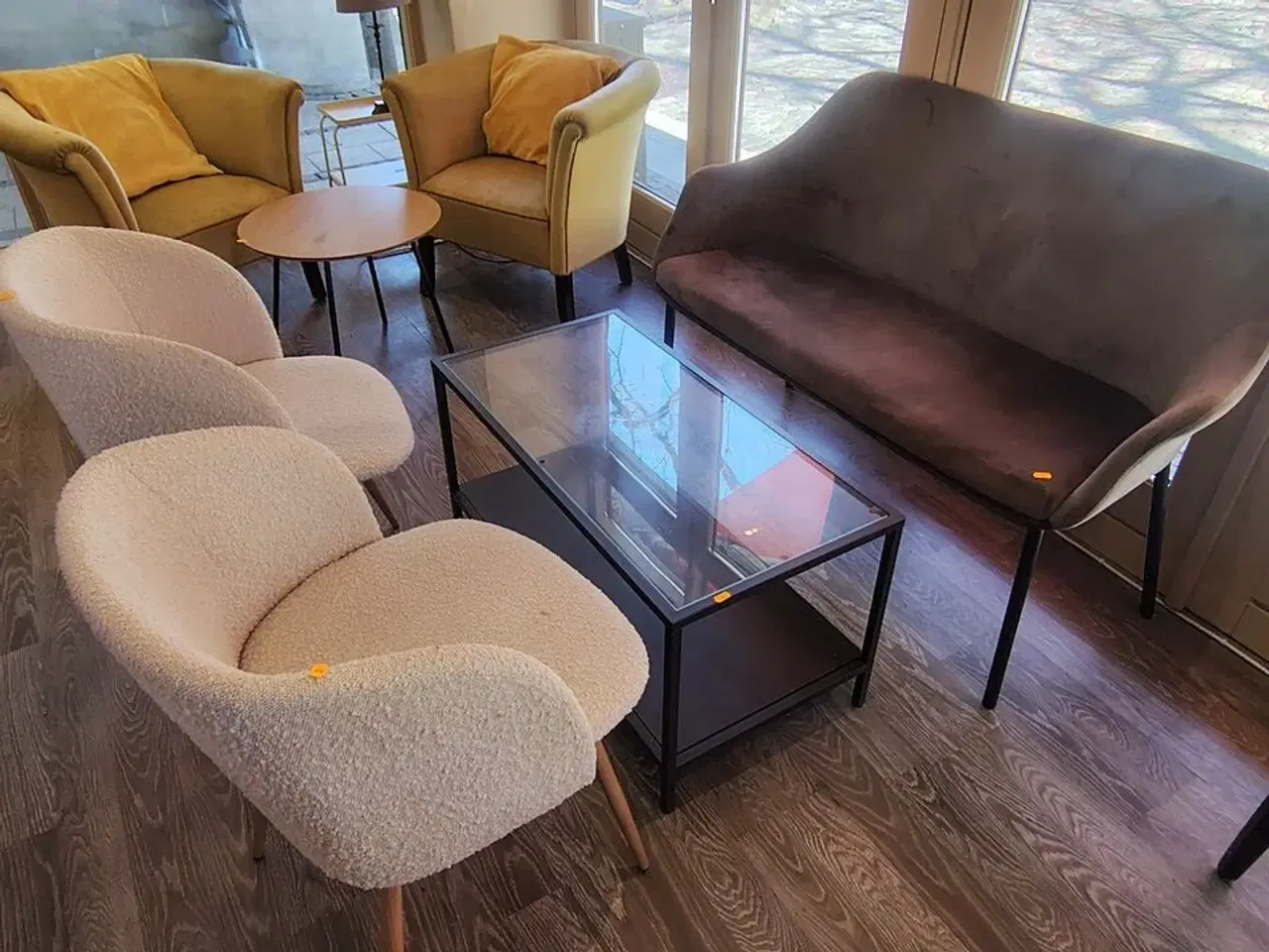 Billede 5 - Bord, sofa og to stole