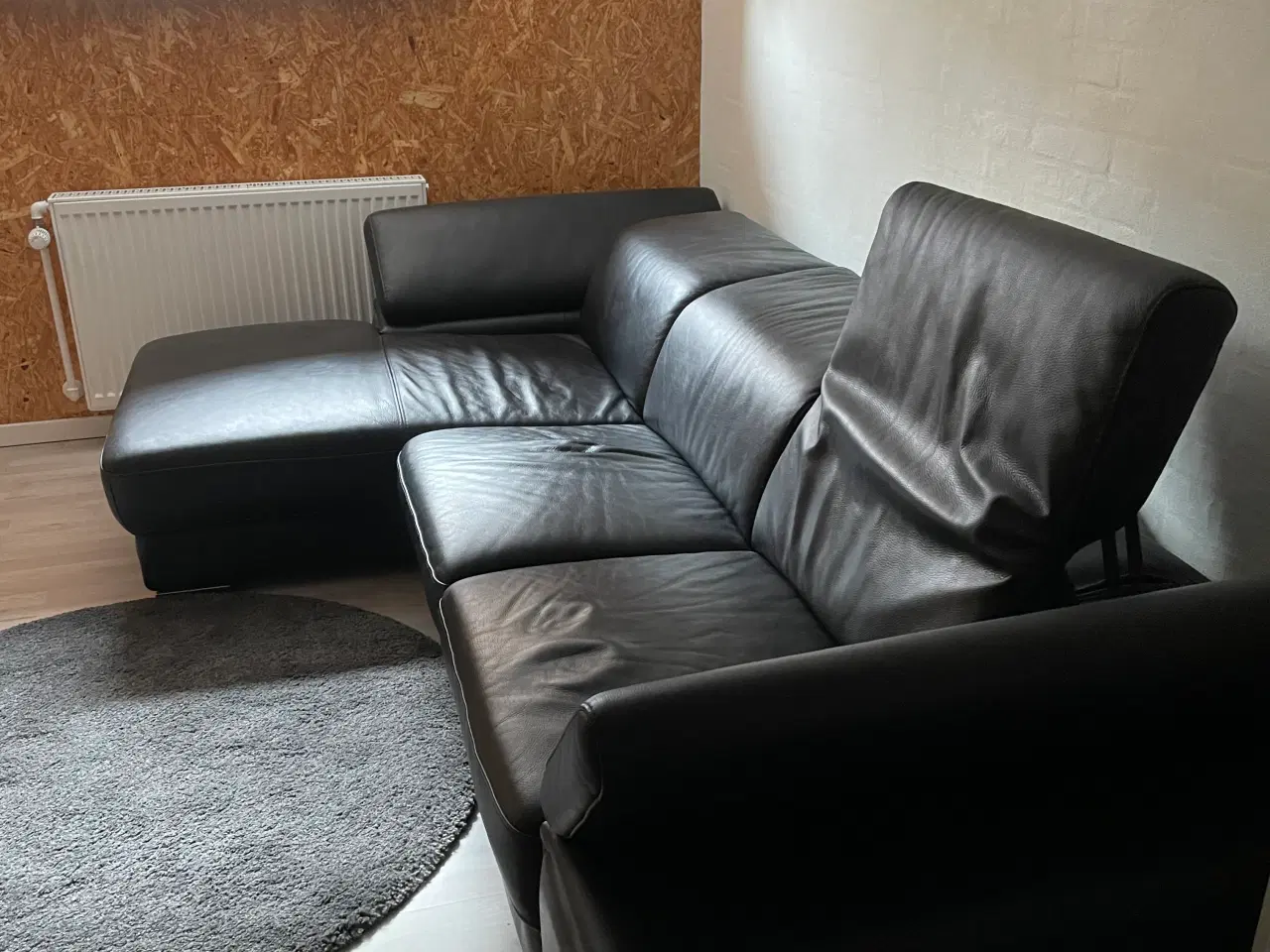 Billede 1 - Sort lædersofa med chaiselong