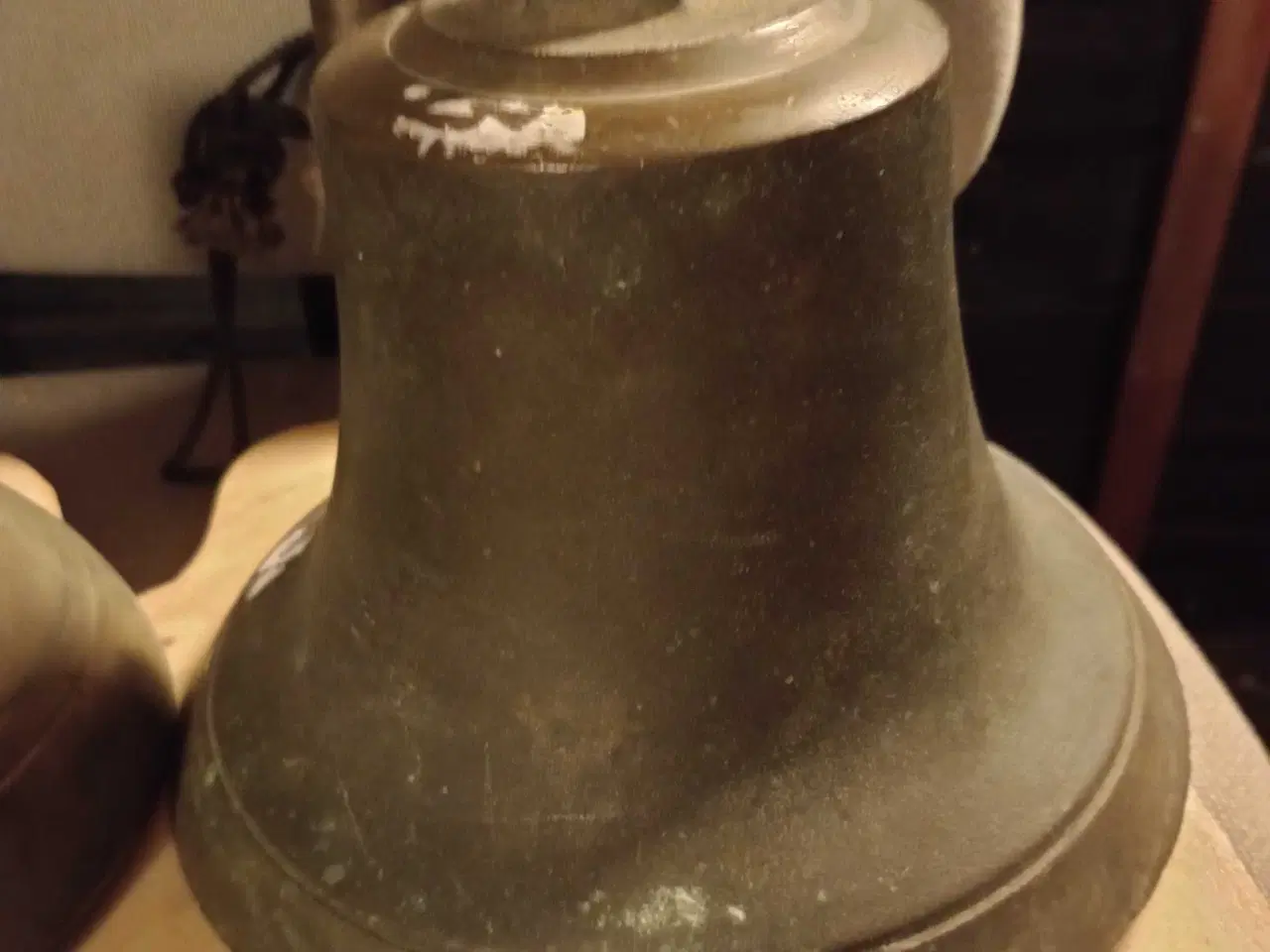 Billede 1 - Fine patinerede malm klokker og messing anker 