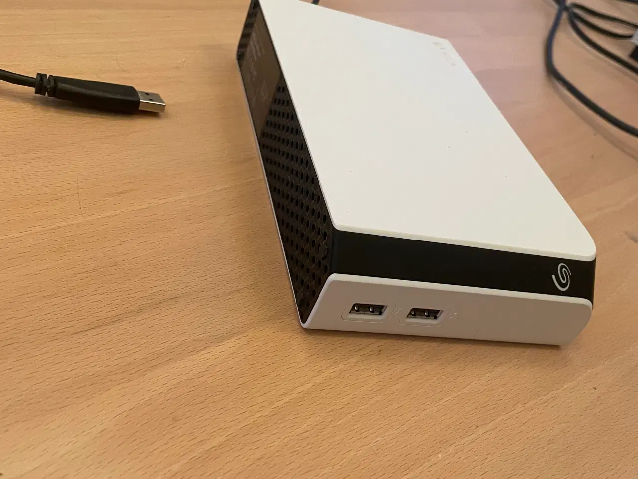 Billede 3 - Xbox med 2 kontrollere en 8 Tb harddisk og 20 spil