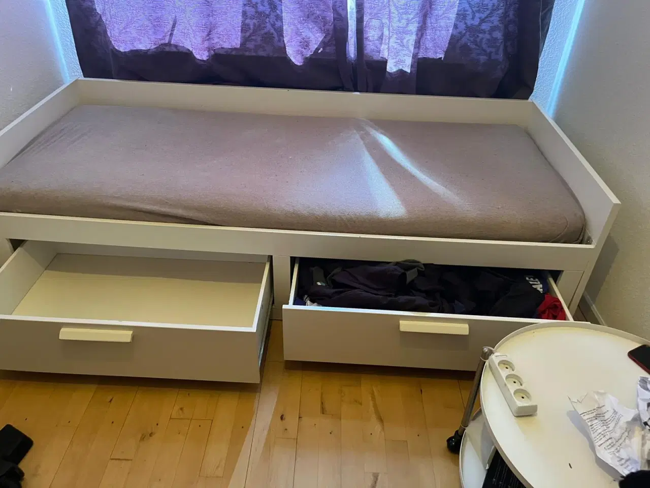 Billede 1 - Senge/spisebord/stuebord/sofa/tv bord