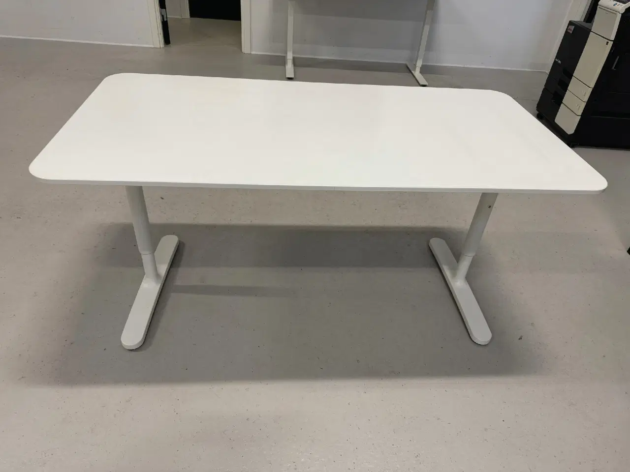 Billede 1 - RELATERA Skrivebord, hvid fra IKEA